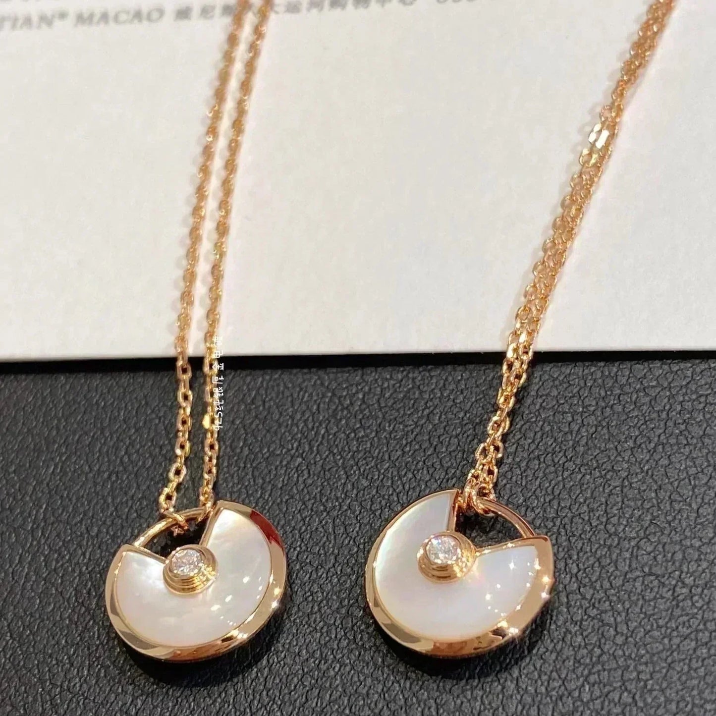 [⭐JeweliWhal]COLLIER AMULETTE NARCISSE OR ROSE