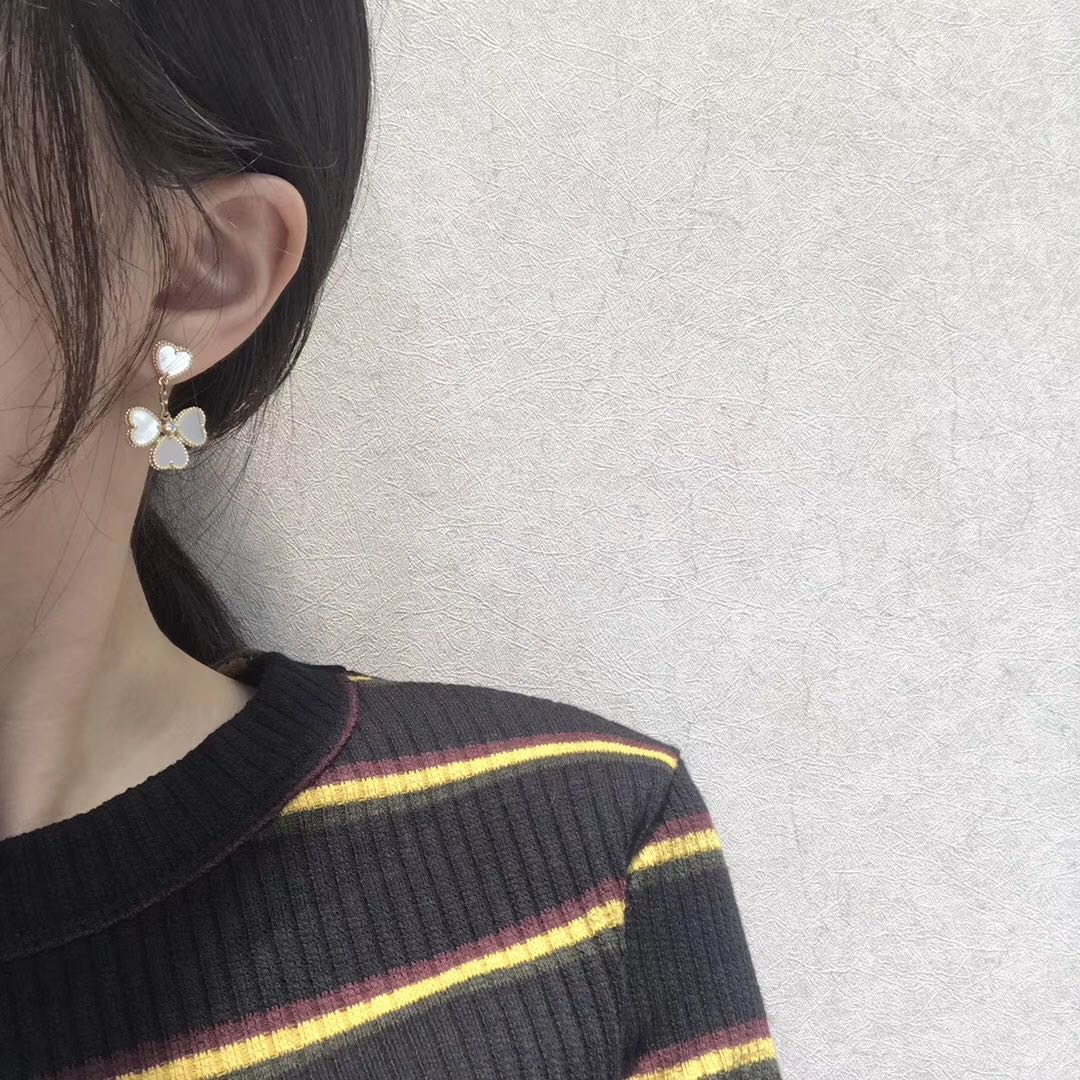 [⭐JeweliWhal]CLOVER SWEET WHITE MOP EARRINGS