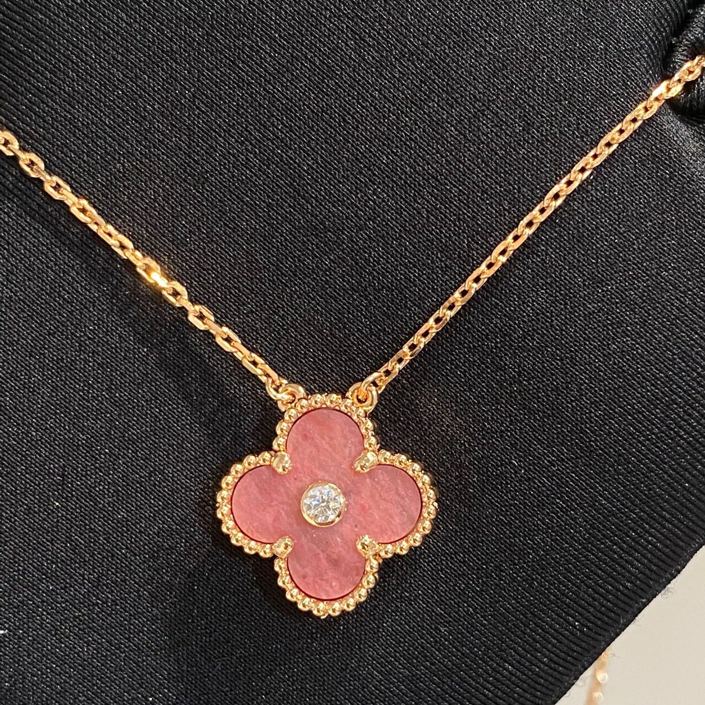 [⭐JeweliWhal]COLLIER TRÈFLE 15 MM DIAMANT RHODONITE