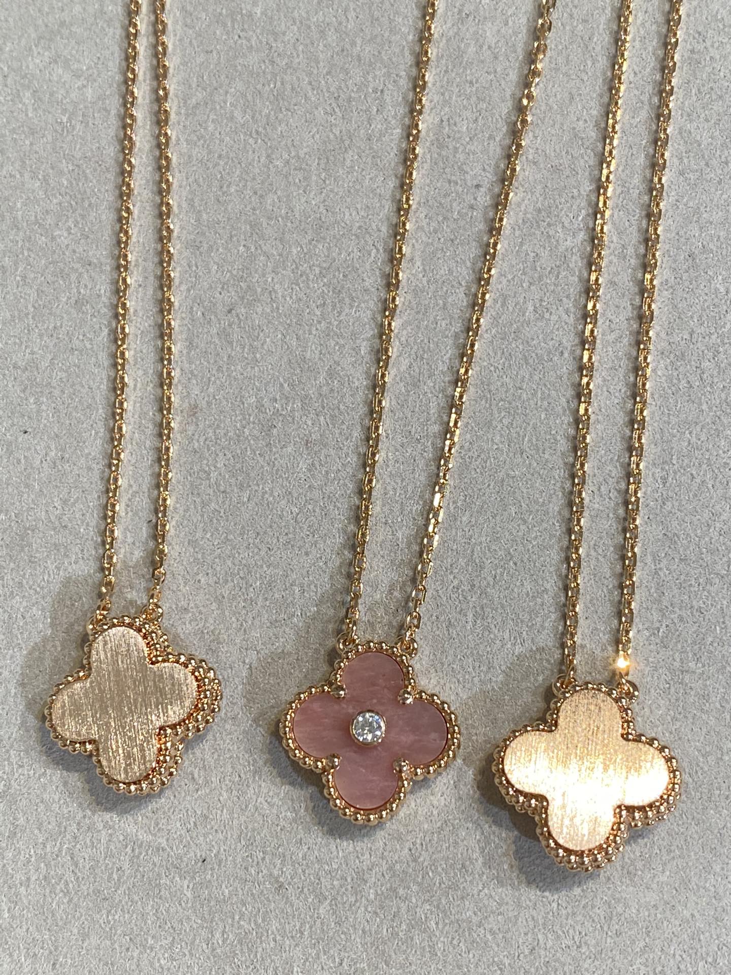 [⭐JeweliWhal]COLLIER TRÈFLE 15 MM DIAMANT RHODONITE