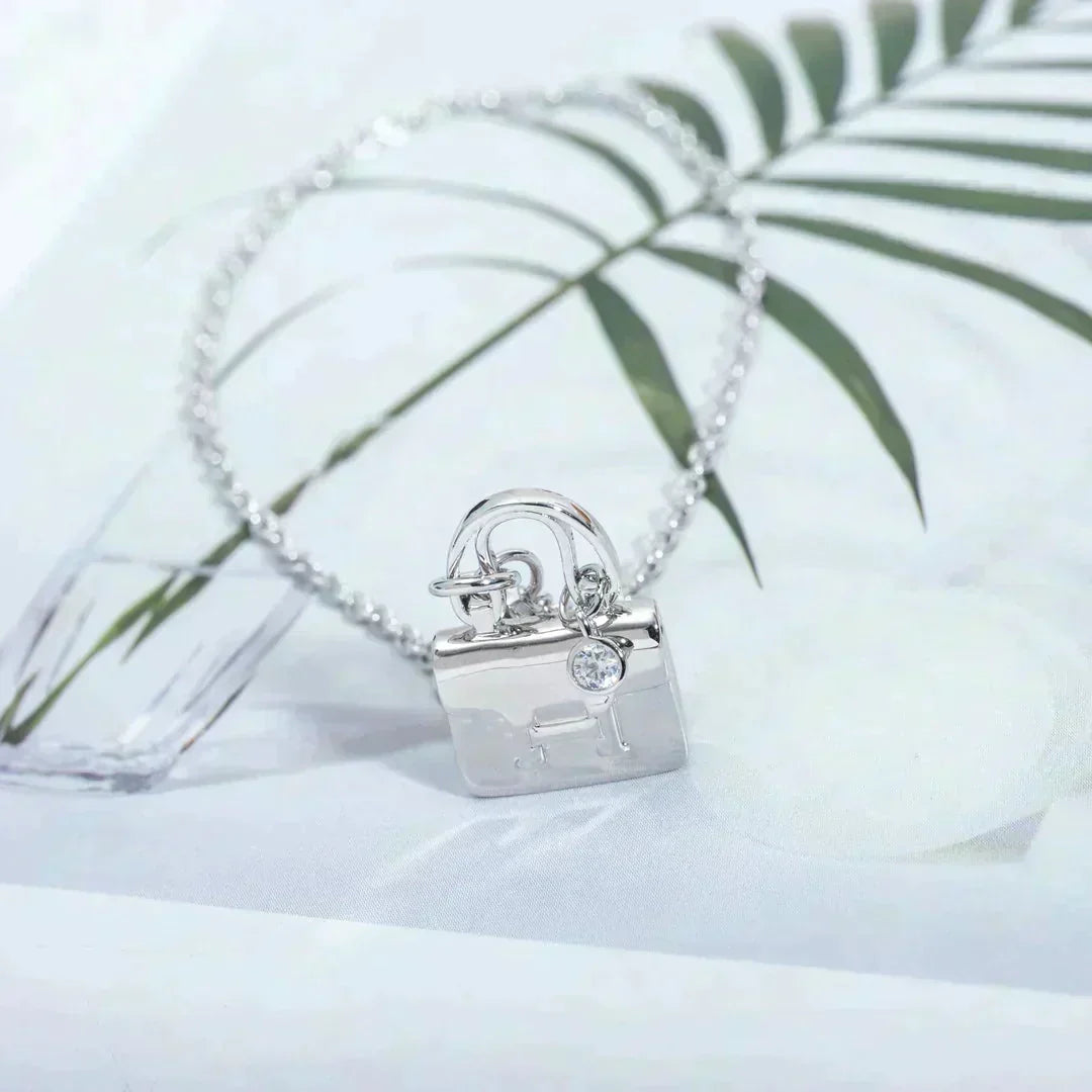 [⭐JeweliWhal]COLLIER EN ARGENT AVEC PENDENTIF AMULETTE