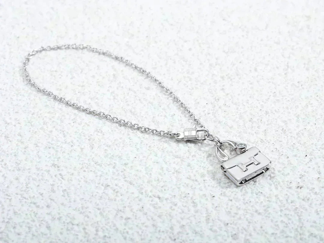 [⭐JeweliWhal]COLLIER EN ARGENT AVEC PENDENTIF AMULETTE