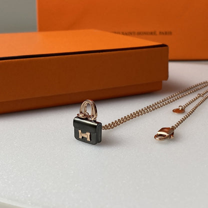 [⭐JeweliWhal]COLLIER CONSTANCE OR ROSE PENDENTIF NOIR