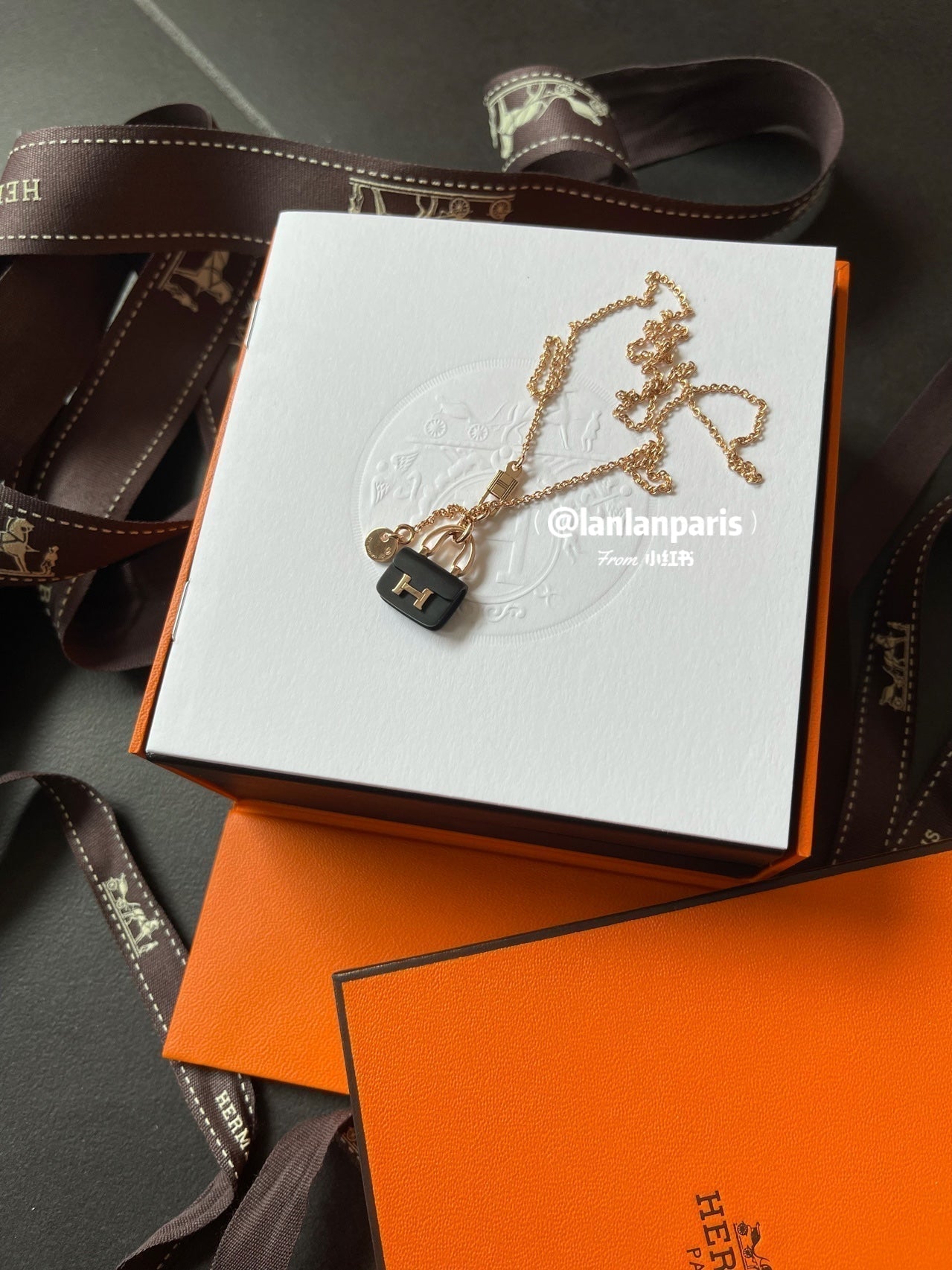 [⭐JeweliWhal]COLLIER CONSTANCE OR ROSE PENDENTIF NOIR