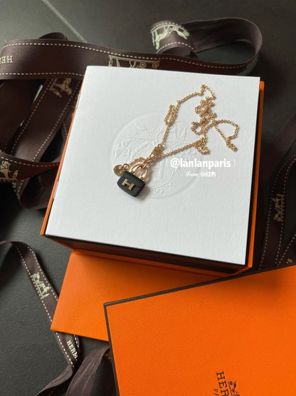 [⭐JeweliWhal]COLLIER CONSTANCE OR ROSE PENDENTIF NOIR