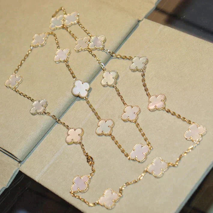 [⭐JeweliWhal]CLOVER 20 MOTIFS WHITE MOP COLLIER