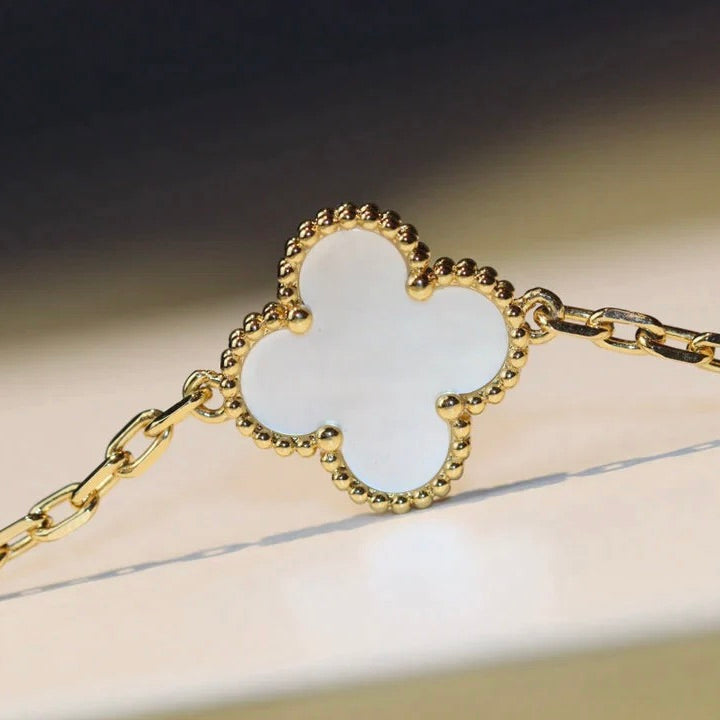 [⭐JeweliWhal]CLOVER 20 MOTIFS WHITE MOP COLLIER