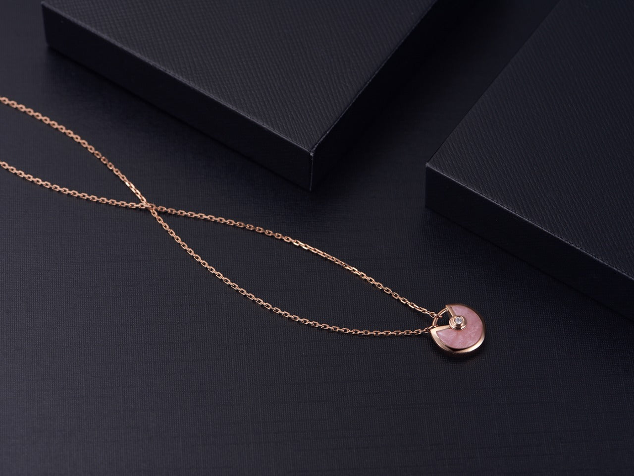 [⭐JeweliWhal]COLLIER AMULETTE NŒUD OR ROSE NACRE ROSE
