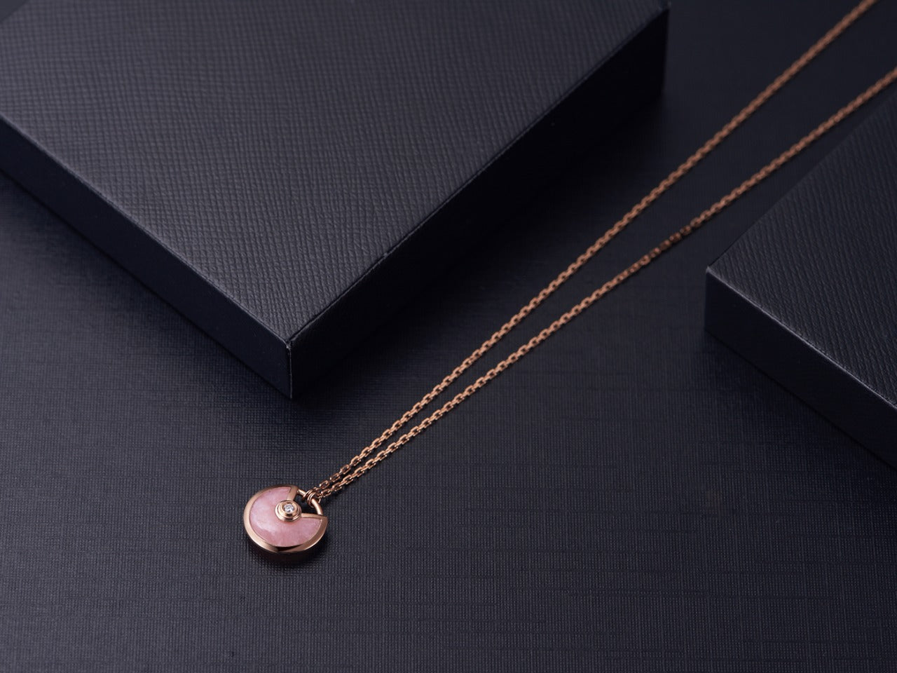 [⭐JeweliWhal]COLLIER AMULETTE NŒUD OR ROSE NACRE ROSE