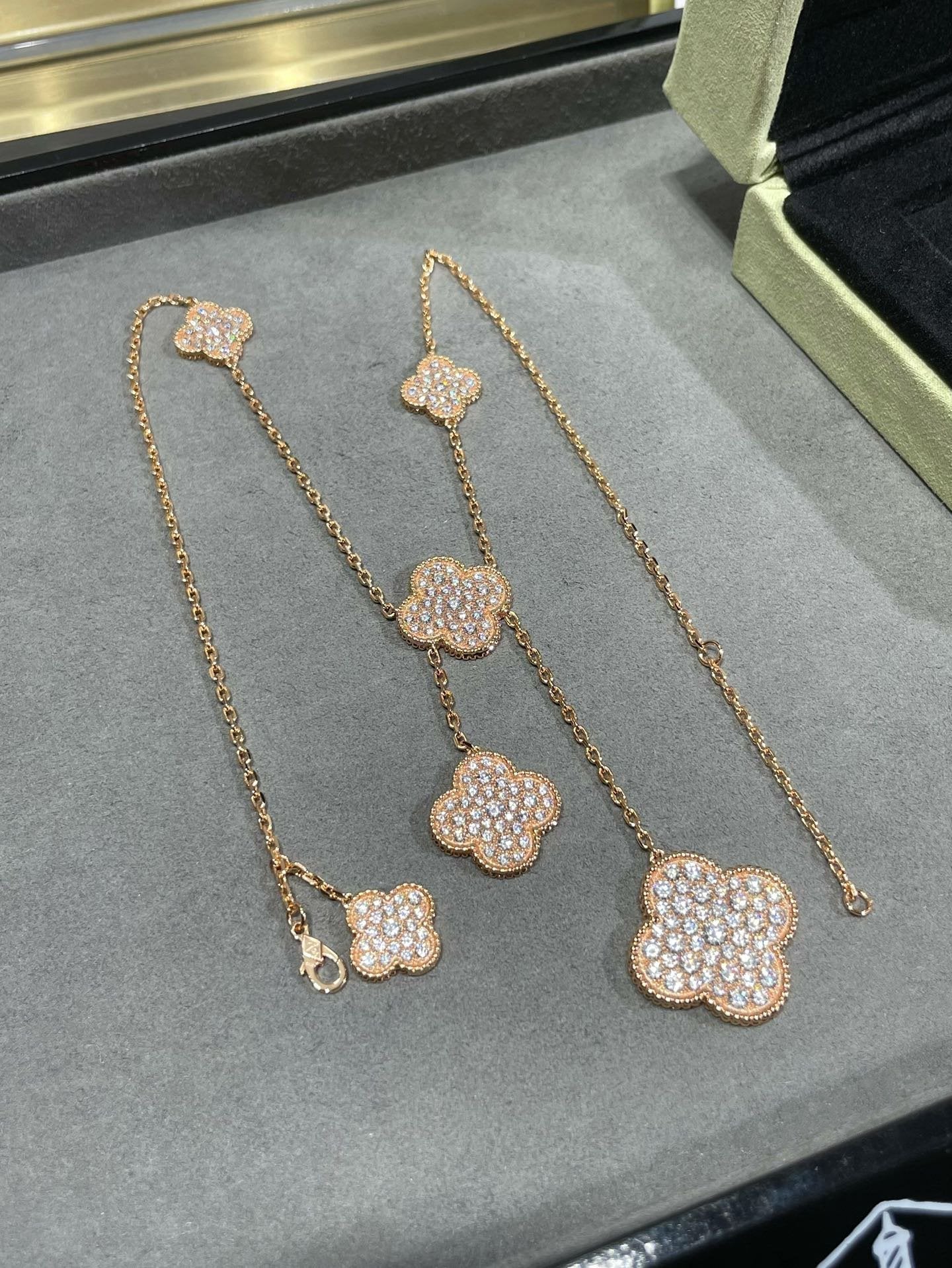 [⭐JeweliWhal]COLLIER TRÈFLE 6 MOTIFS PAVÉS DE DIAMANTS