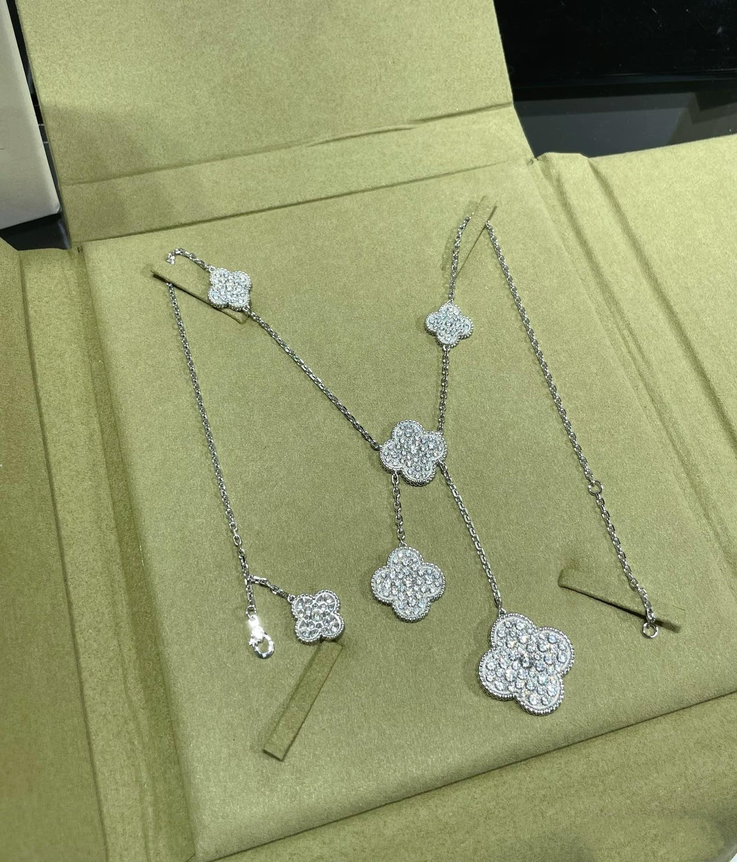 [⭐JeweliWhal]COLLIER TRÈFLE 6 MOTIFS PAVÉS DE DIAMANTS