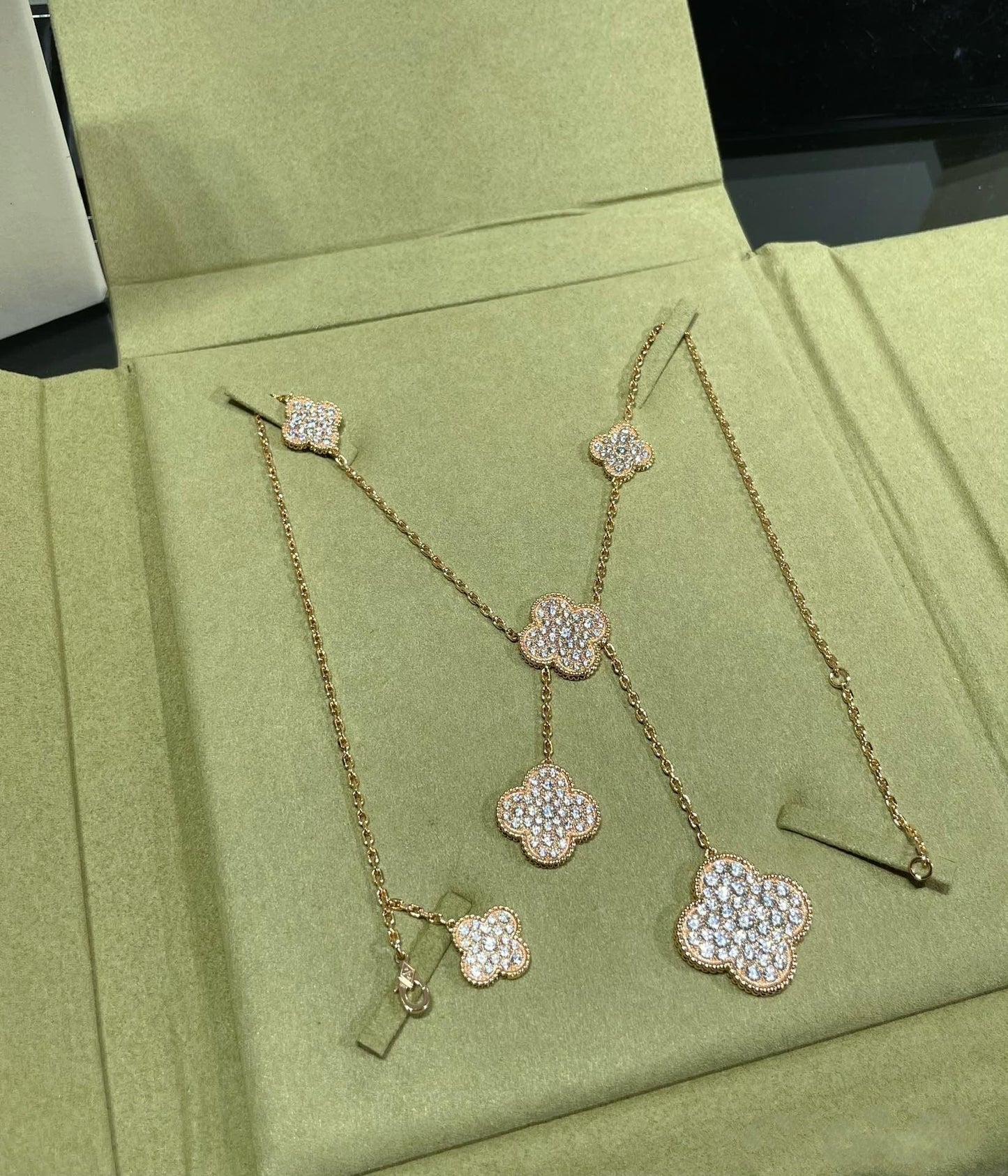[⭐JeweliWhal]COLLIER TRÈFLE 6 MOTIFS PAVÉS DE DIAMANTS