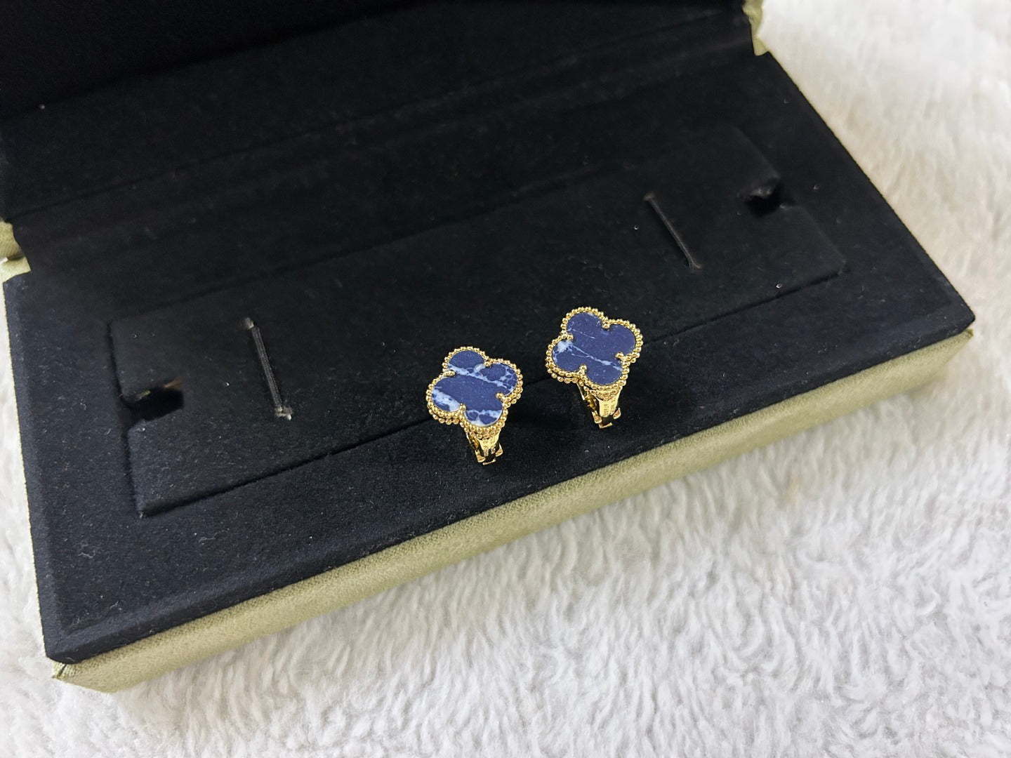 [⭐JeweliWhal]CLOUS D'OREILLES MOYENS TRÈFLE PIETERSITE
