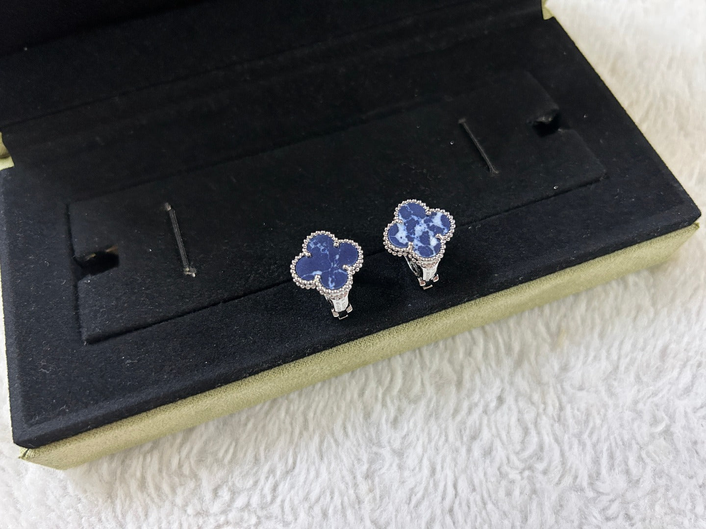 [⭐JeweliWhal]CLOUS D'OREILLES MOYENS TRÈFLE PIETERSITE