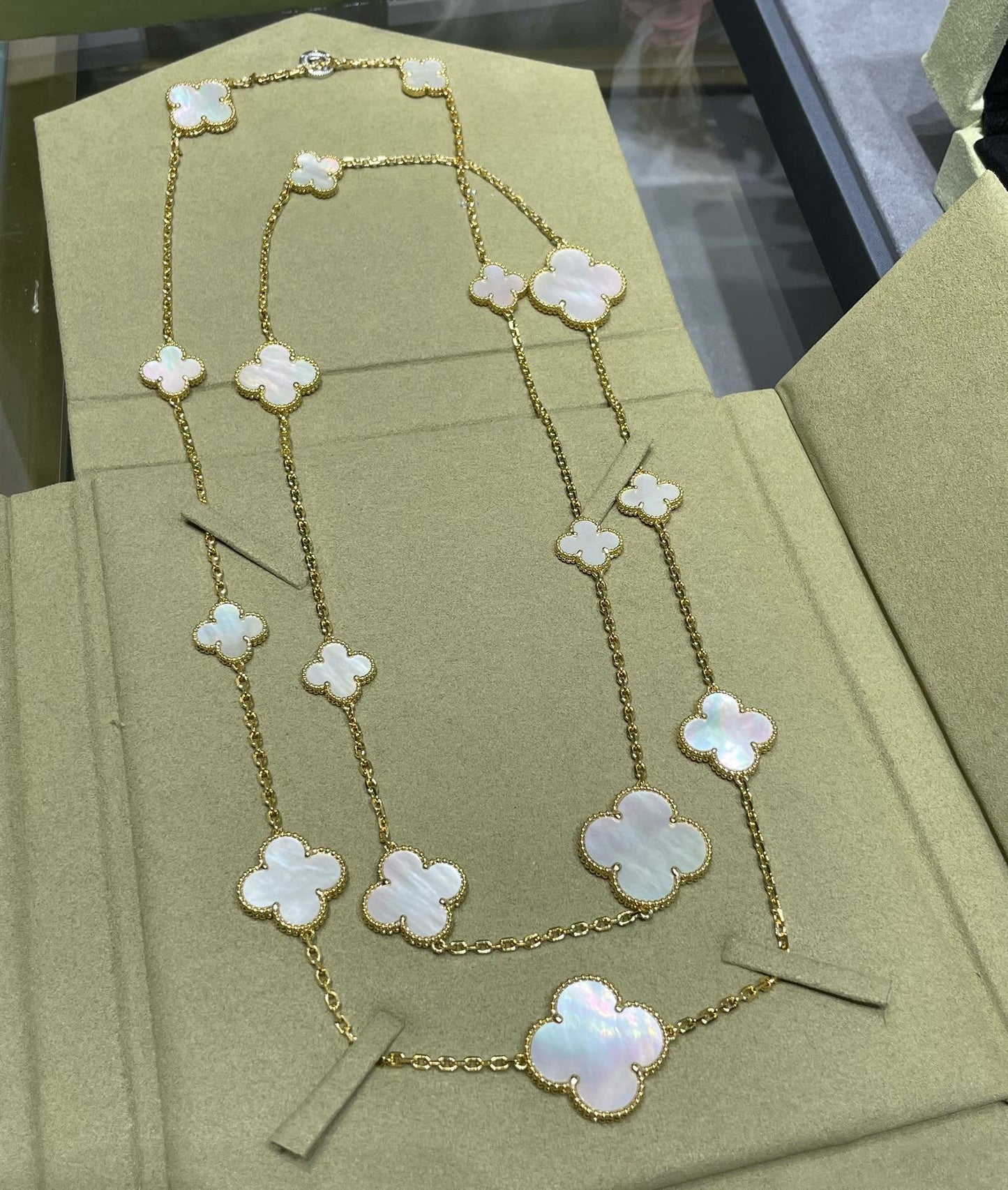 [⭐JeweliWhal]CLOVER 16 MOTIF MOP BLANCHE OR COLLIER