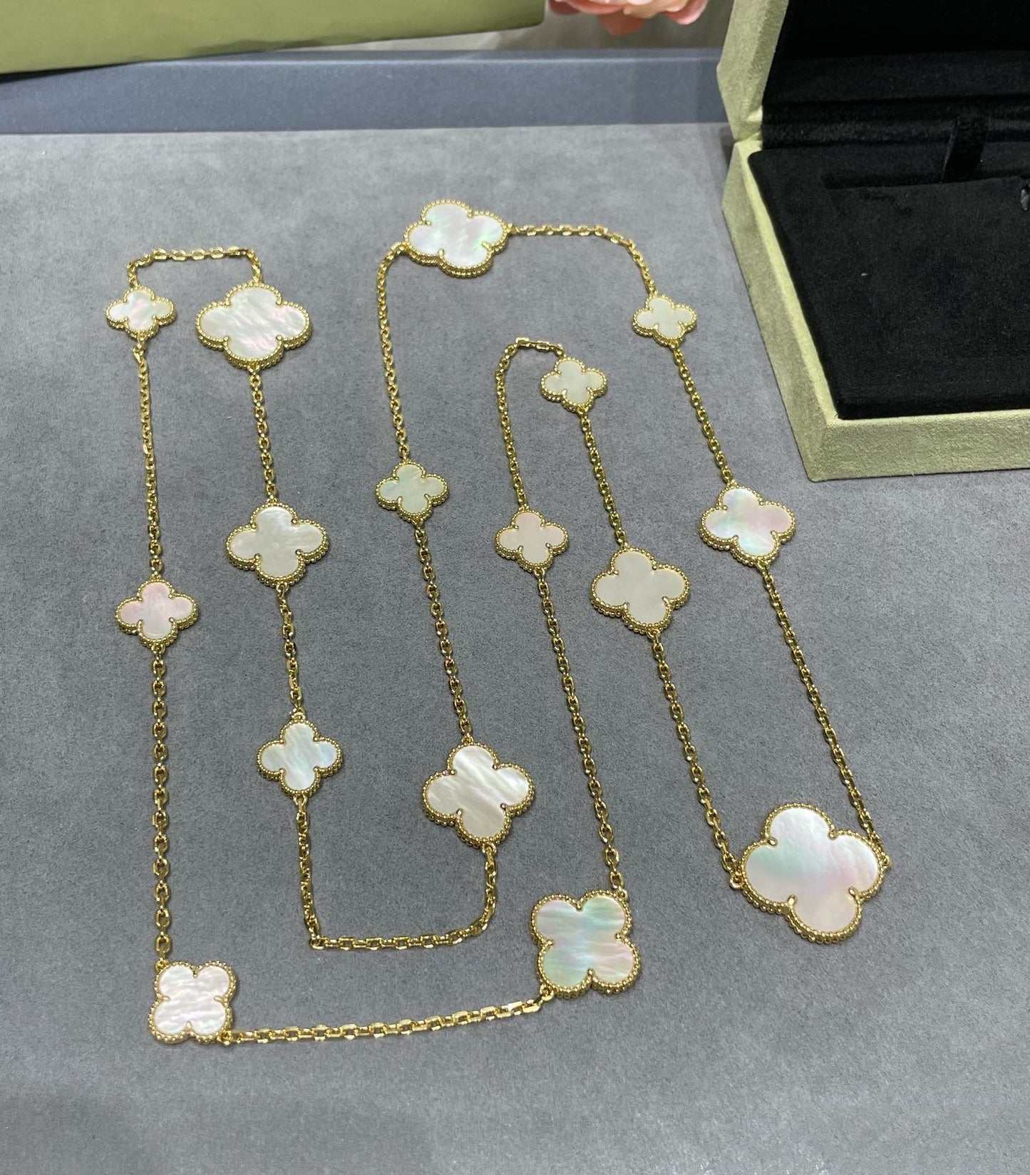 [⭐JeweliWhal]CLOVER 16 MOTIF MOP BLANCHE OR COLLIER
