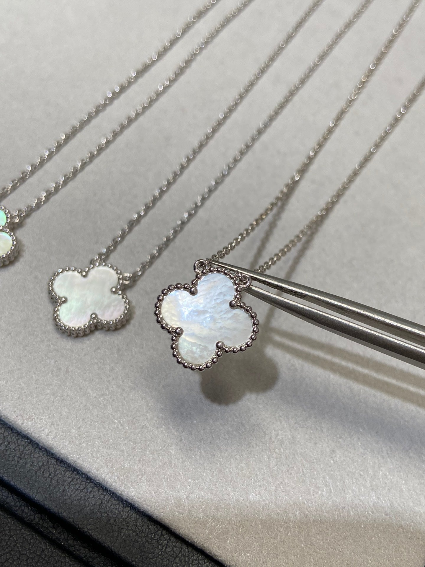 [⭐JeweliWhal]COLLIER TRÈFLE MOYEN ARGENT NACRE BLANCHE