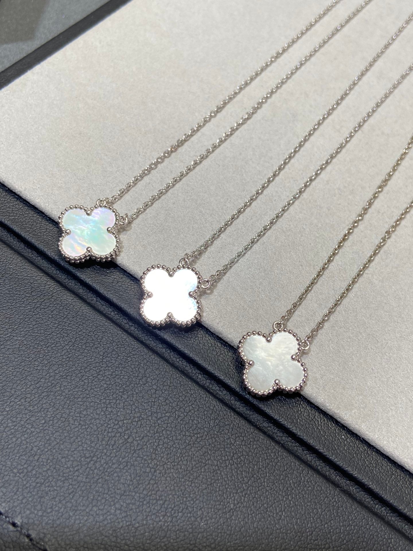 [⭐JeweliWhal]COLLIER TRÈFLE MOYEN ARGENT NACRE BLANCHE