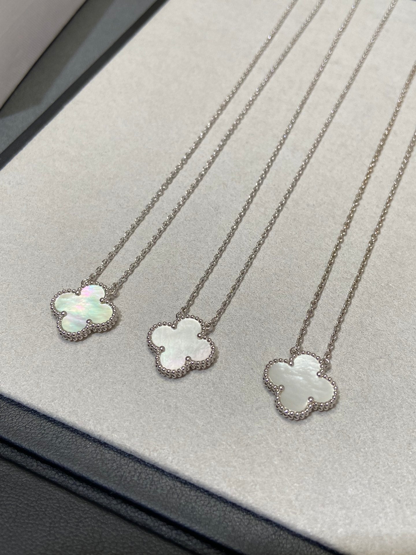 [⭐JeweliWhal]COLLIER TRÈFLE MOYEN ARGENT NACRE BLANCHE
