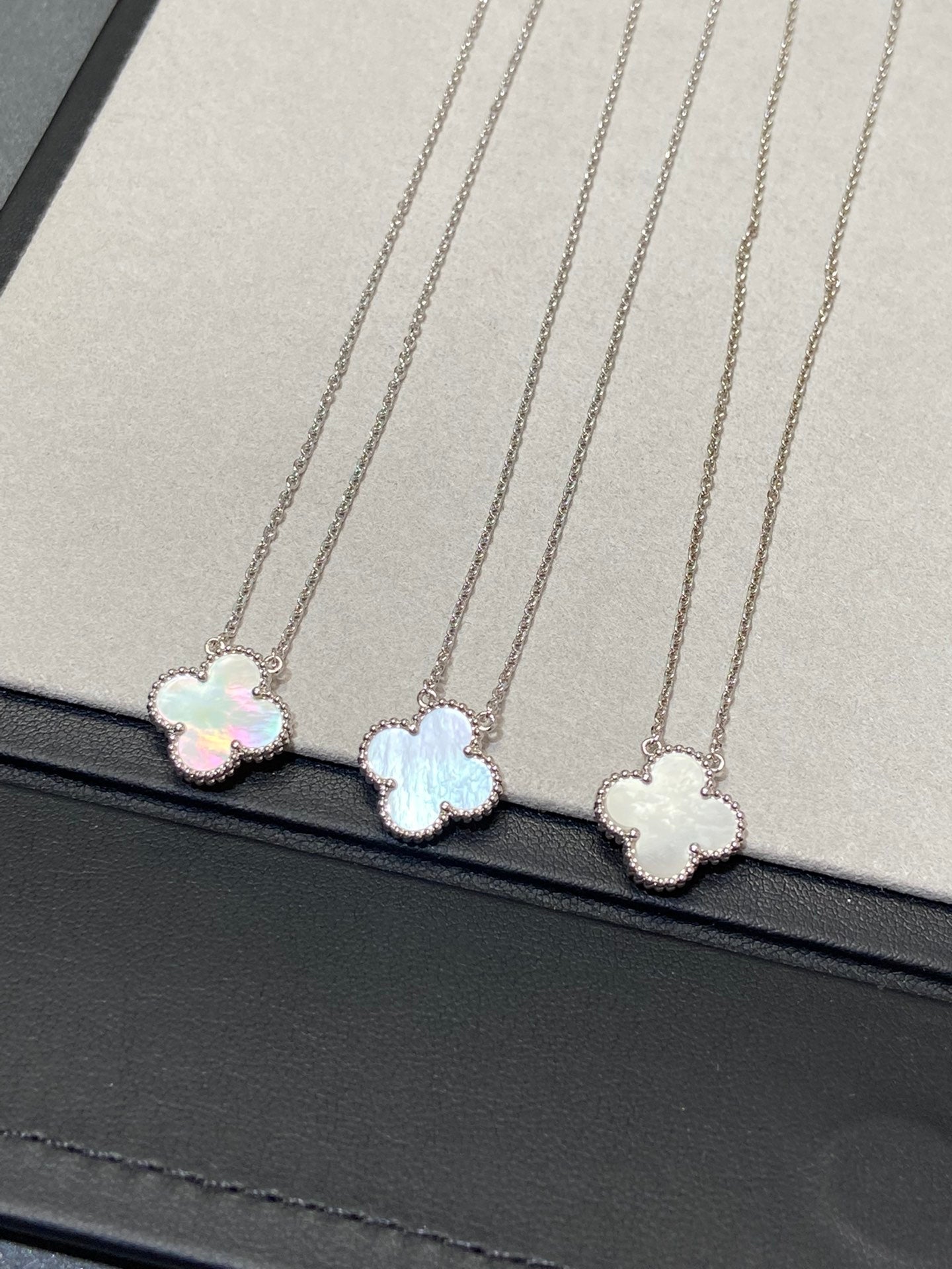 [⭐JeweliWhal]COLLIER TRÈFLE MOYEN ARGENT NACRE BLANCHE