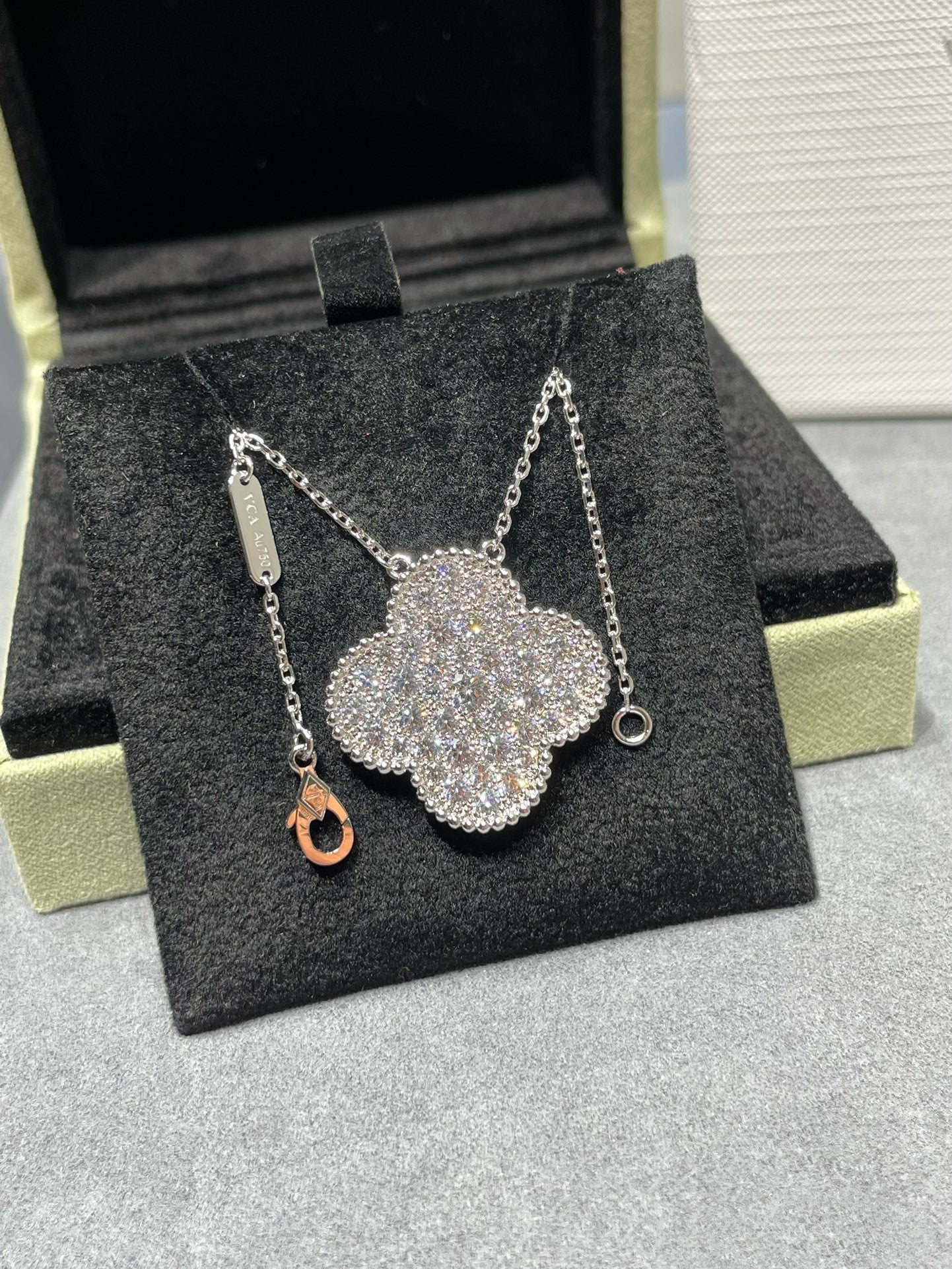 [⭐JeweliWhal]COLLIER EN ARGENT GRAND PENDENTIF TRÈFLE 25MM PAVÉ DE DIAMANTS