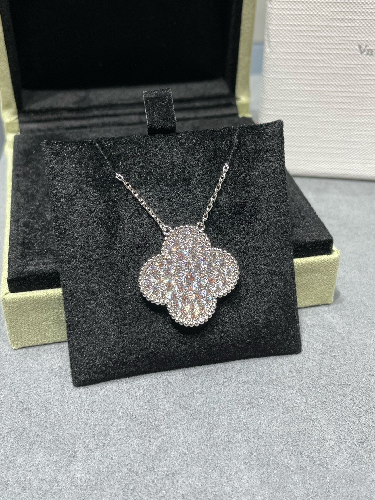 [⭐JeweliWhal]COLLIER EN ARGENT GRAND PENDENTIF TRÈFLE 25MM PAVÉ DE DIAMANTS