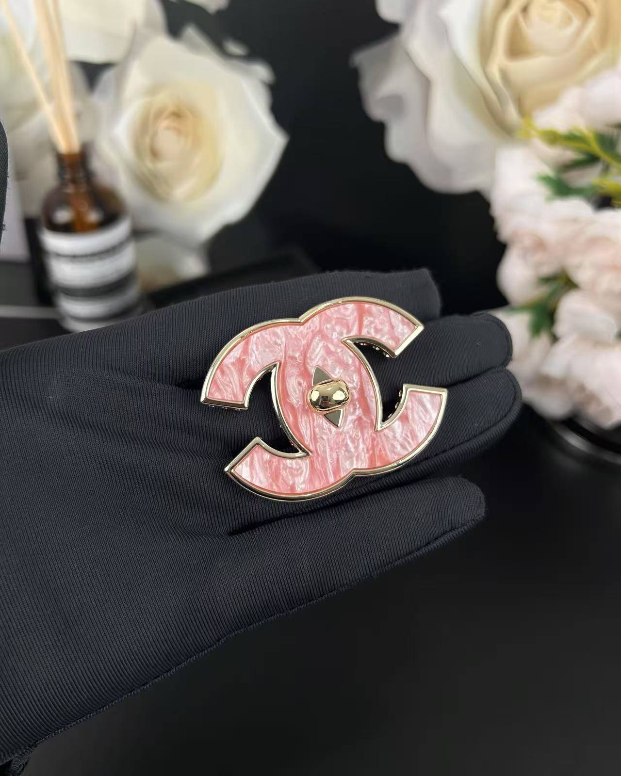 [⭐JeweliWhal]Broche Classique en Résine Rose 5cm