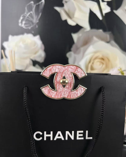 [⭐JeweliWhal]Broche Classique en Résine Rose 5cm