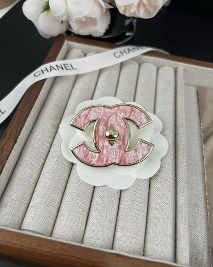 [⭐JeweliWhal]Broche Classique en Résine Rose 5cm