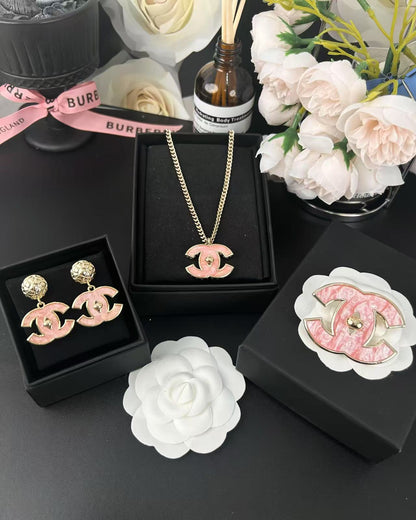 [⭐JeweliWhal]Broche Classique en Résine Rose 5cm