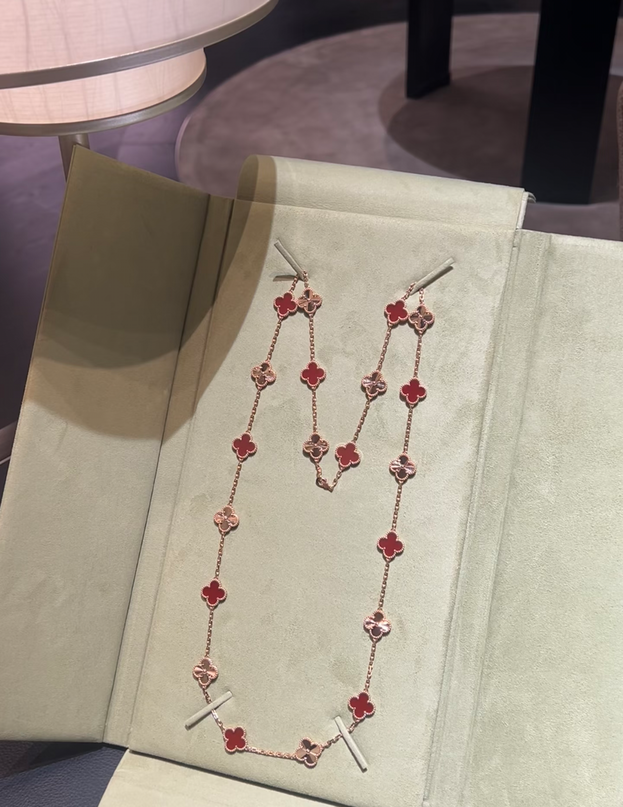 [⭐JeweliWhal]CLOVER 20 MOTIFS LASER CARNELIAN NECKLACE