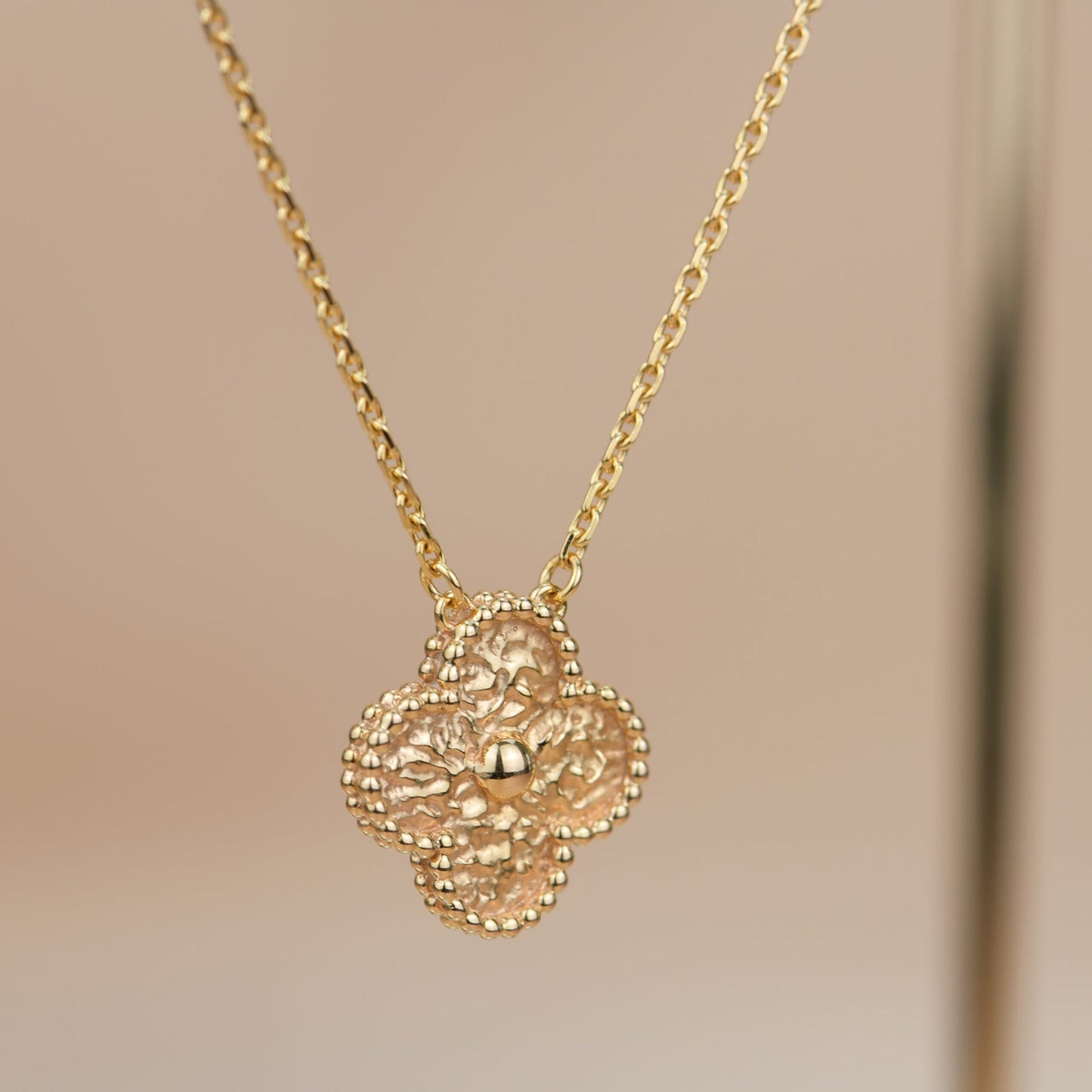 [⭐JeweliWhal]COLLIER BRONZANT TRÈFLE 15MM