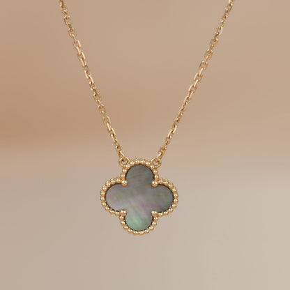 [⭐JeweliWhal]COLLIER TRÈFLE 15MM NACRE GRISE