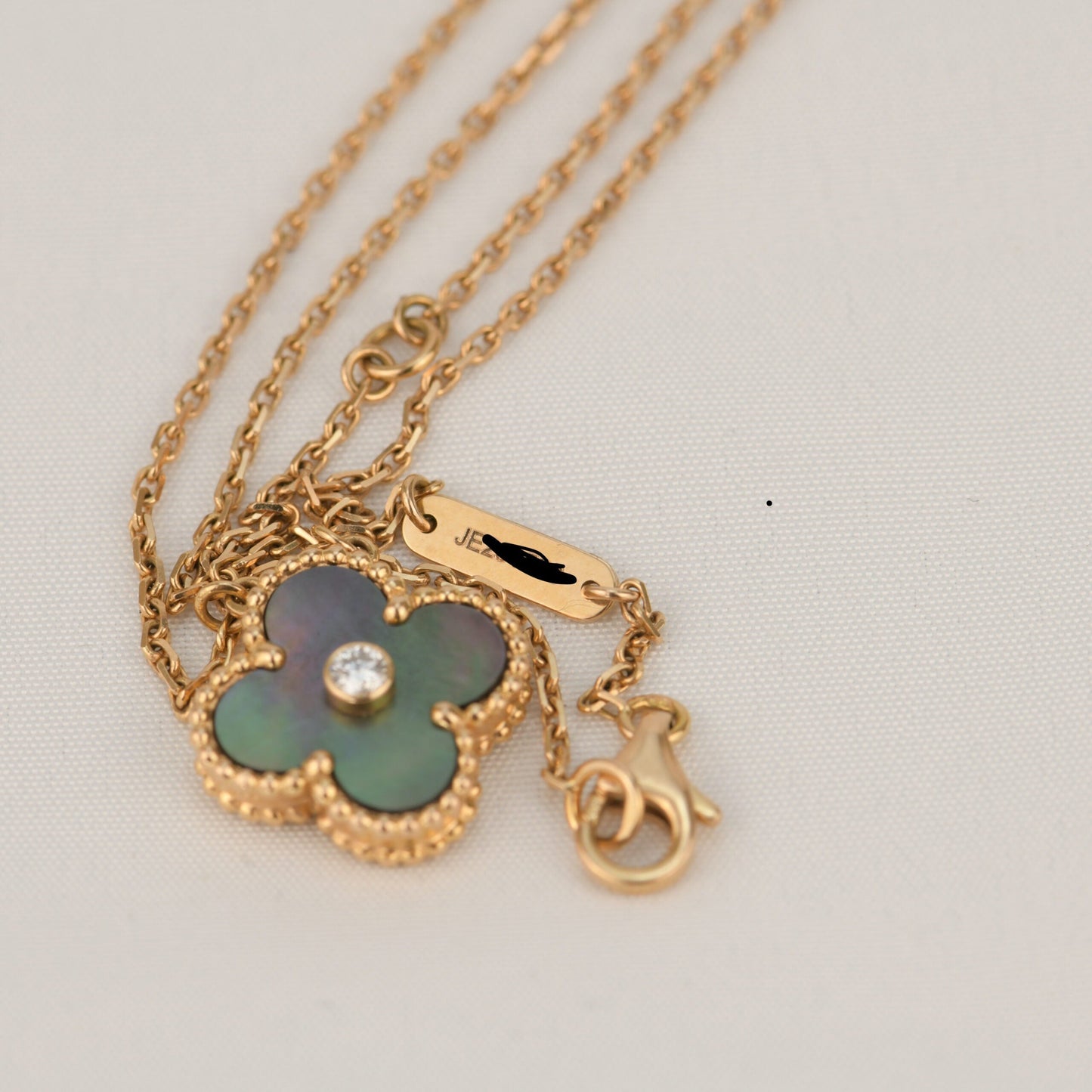 [⭐JeweliWhal]COLLIER TRÈFLE 15MM DIAMANT ET NACRE GRISE