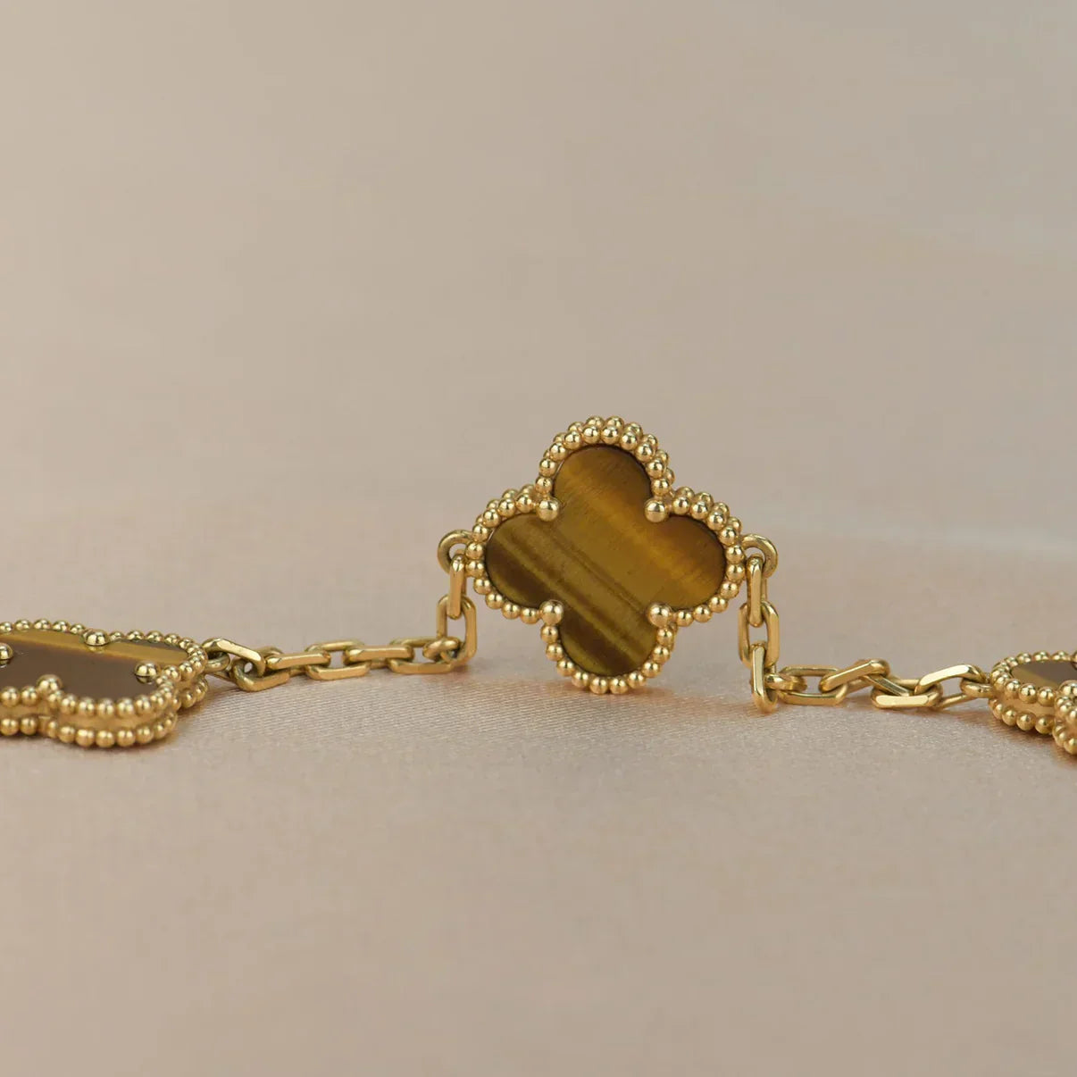 [⭐JeweliWhal] مجموعة سوار CLOVER 5 MOTIFS TIGER EYE
