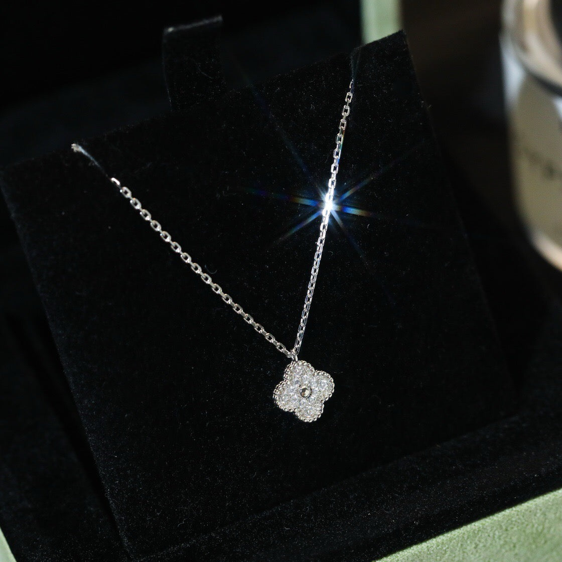 [⭐JeweliWhal]COLLIER PENDENTIF TRÈFLE MINI 9.5MM DIAMANT