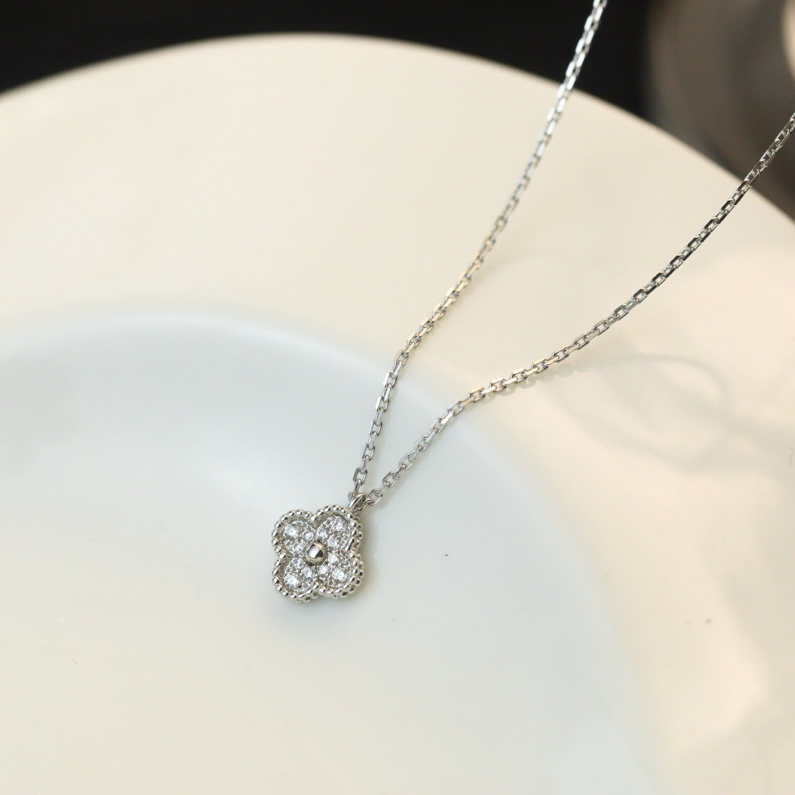[⭐JeweliWhal]COLLIER PENDENTIF TRÈFLE MINI 9.5MM DIAMANT
