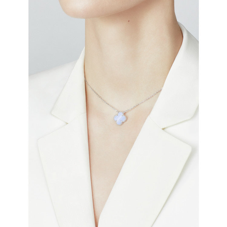 [⭐JeweliWhal]COLLIER TRÈFLE 15 MM CALCÉDOINE BLEUE ARGENT