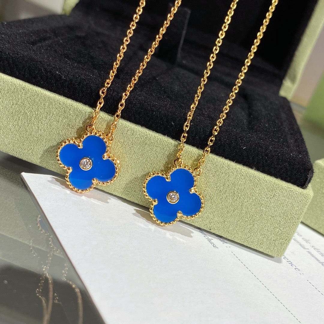 [⭐JeweliWhal]COLLIER TRÈFLE 15 MM DIAMANT ET AGATE BLEUE