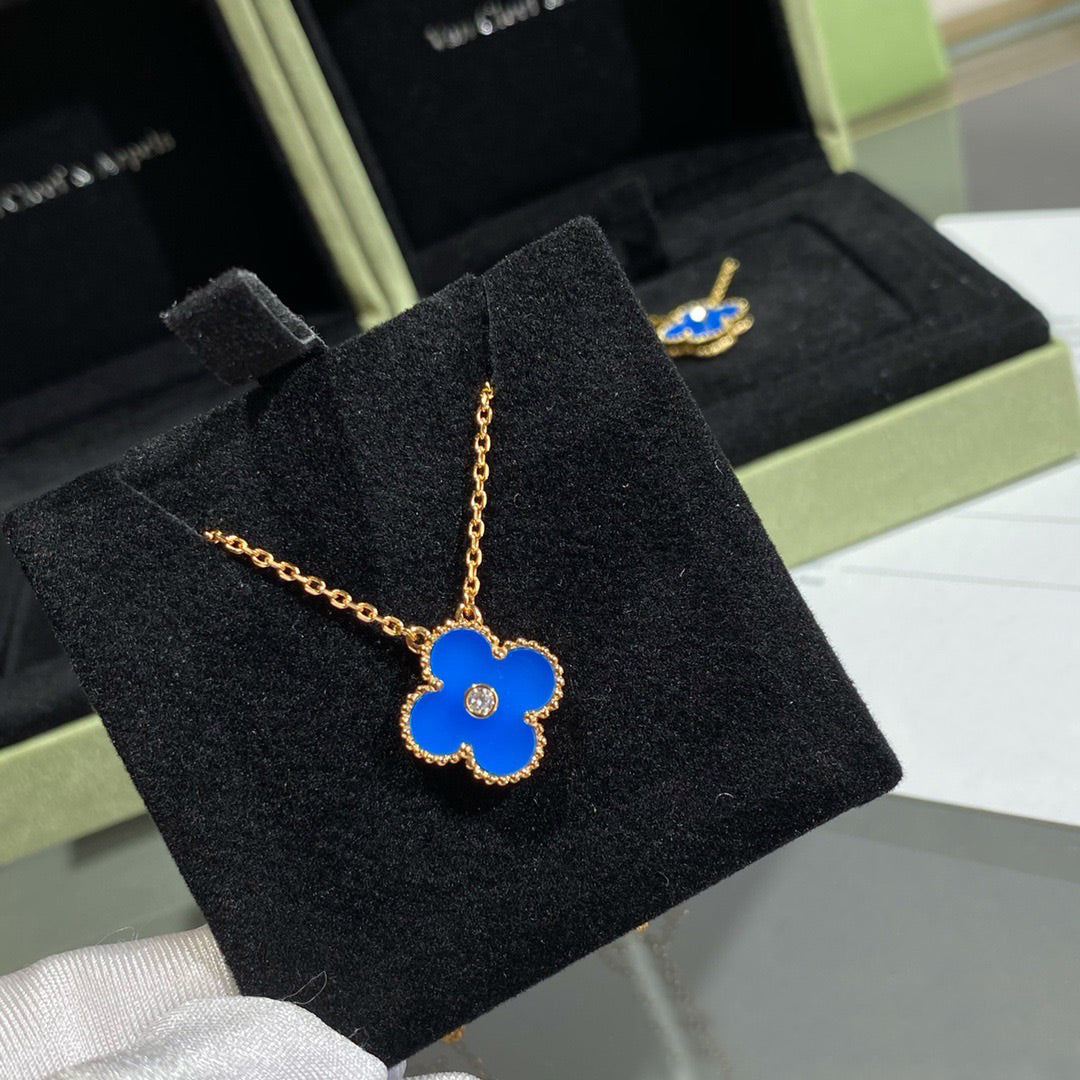 [⭐JeweliWhal]COLLIER TRÈFLE 15 MM DIAMANT ET AGATE BLEUE
