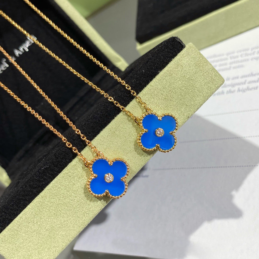 [⭐JeweliWhal]COLLIER TRÈFLE 15 MM DIAMANT ET AGATE BLEUE