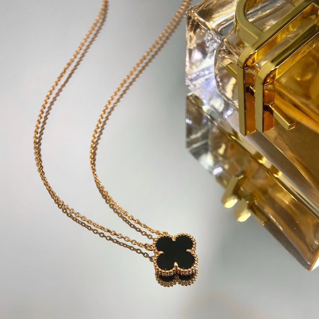 [⭐JeweliWhal]COLLIER FLEUR UNIQUE 15MM ONYX NOIR TRÈFLE