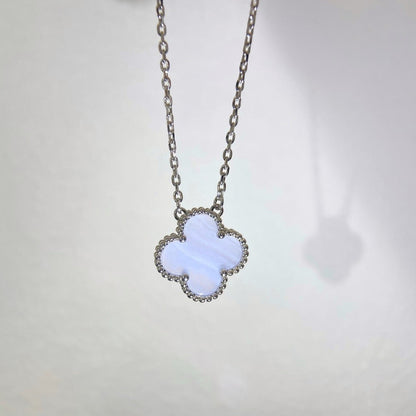 [⭐JeweliWhal]COLLIER TRÈFLE 15 MM CALCÉDOINE BLEUE ARGENT