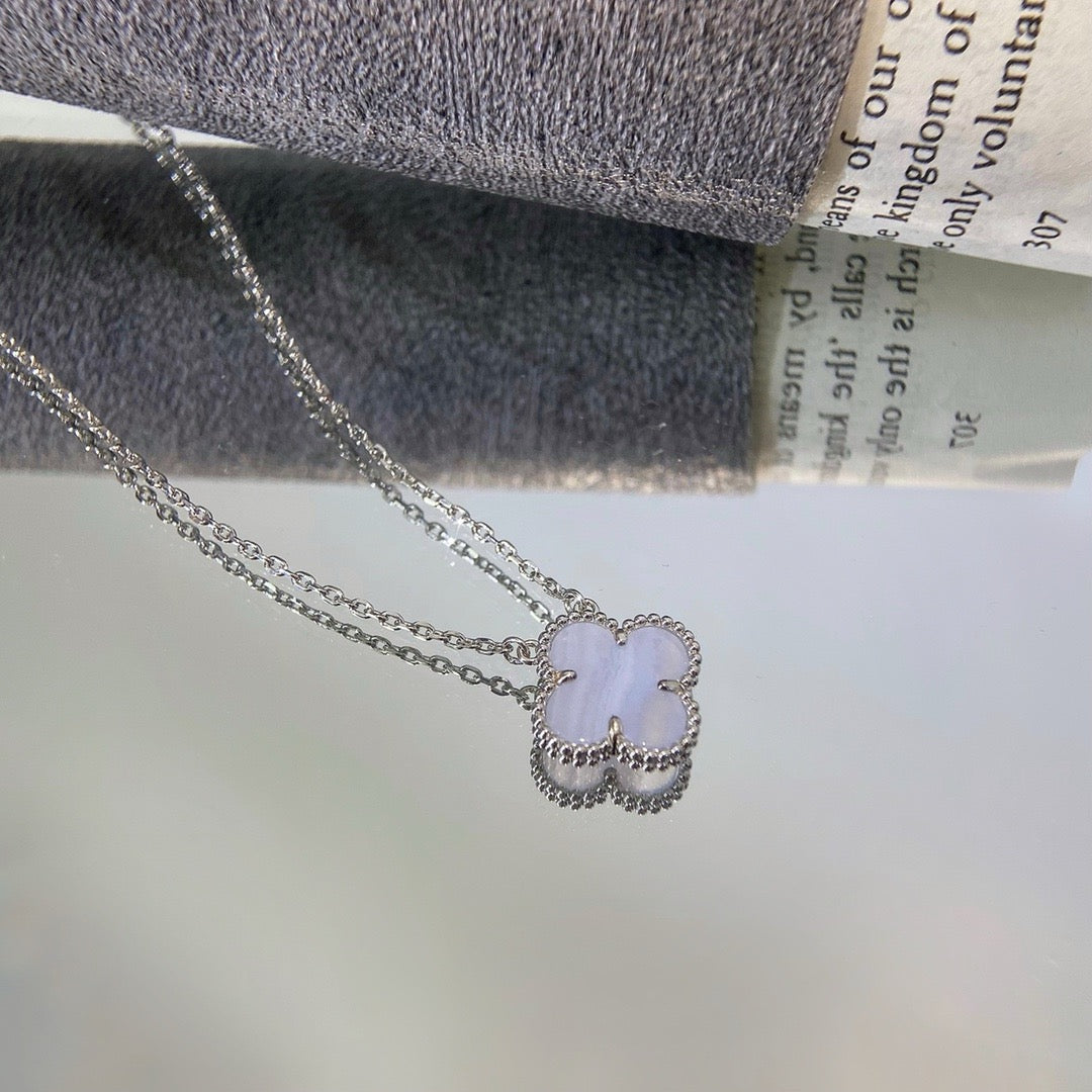 [⭐JeweliWhal]COLLIER TRÈFLE 15 MM CALCÉDOINE BLEUE ARGENT