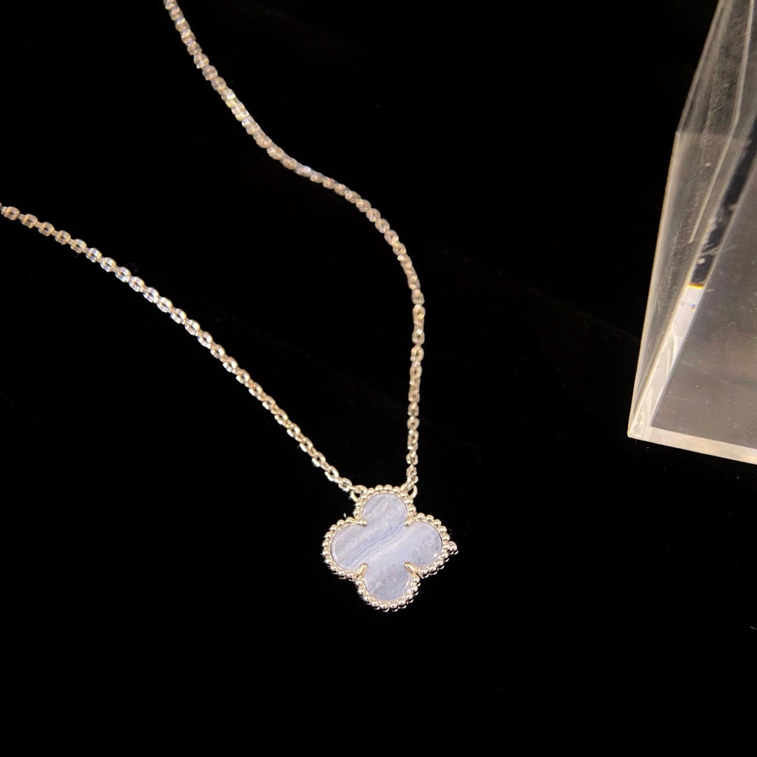 [⭐JeweliWhal]COLLIER TRÈFLE 15 MM CALCÉDOINE BLEUE ARGENT