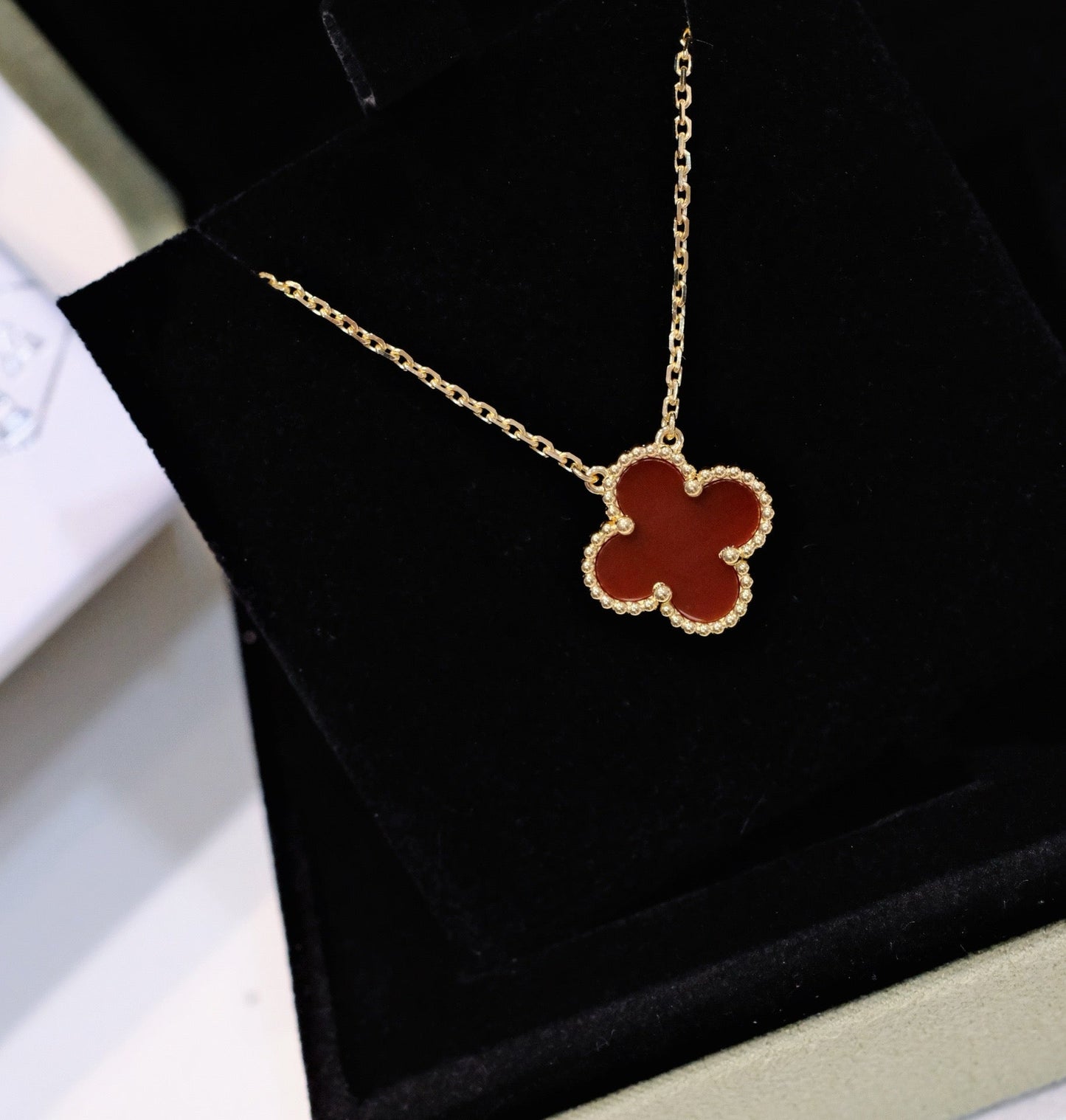 [⭐JeweliWhal]COLLIER FLEUR UNIQUE 15MM CORNALINE TRÈFLE