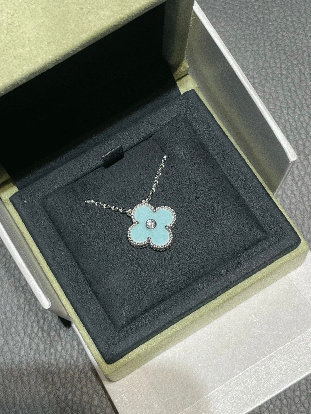 [⭐JeweliWhal]COLLIER EN ARGENT CLOVER 1 DIAMANT BLEU CLAIR