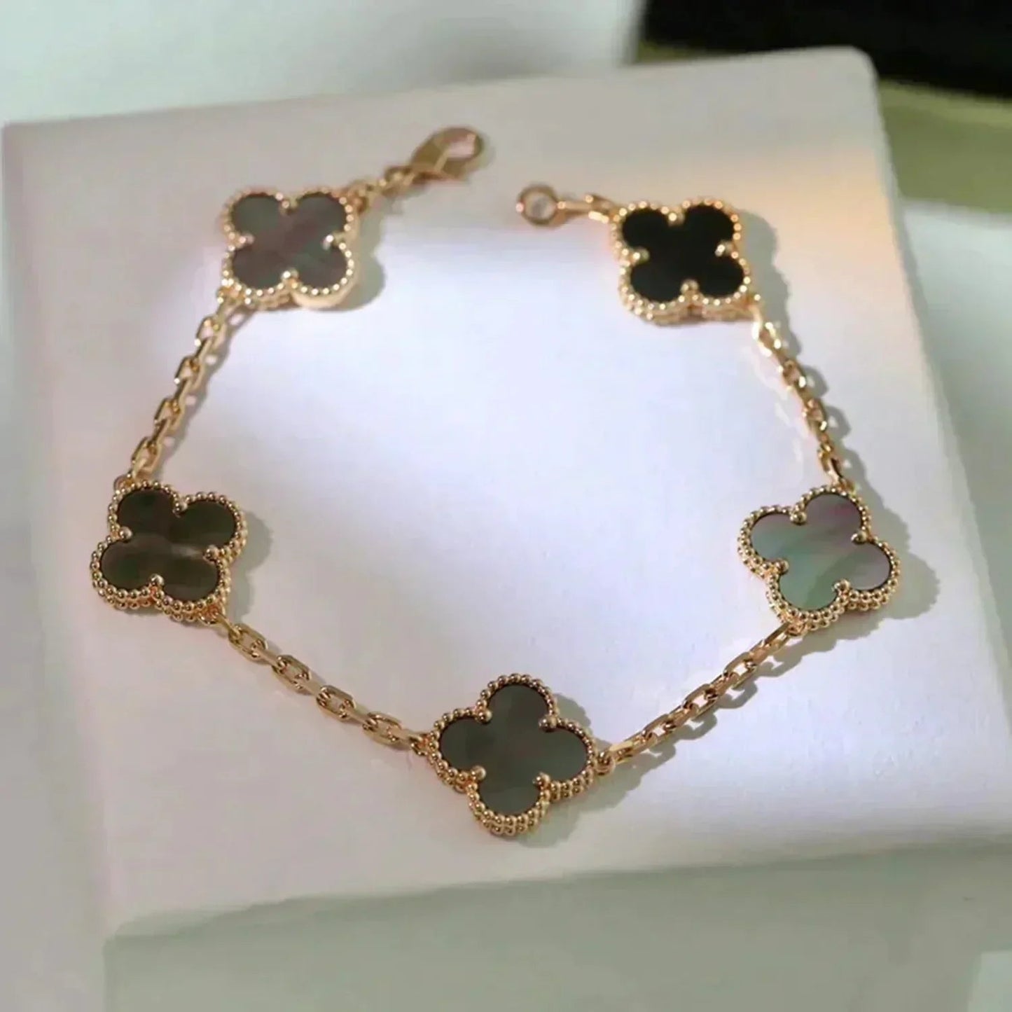 [⭐JeweliWhal] COLLECTION BRACELETS TRÈFLE 5 MOTIFS EN NACRE GRISE