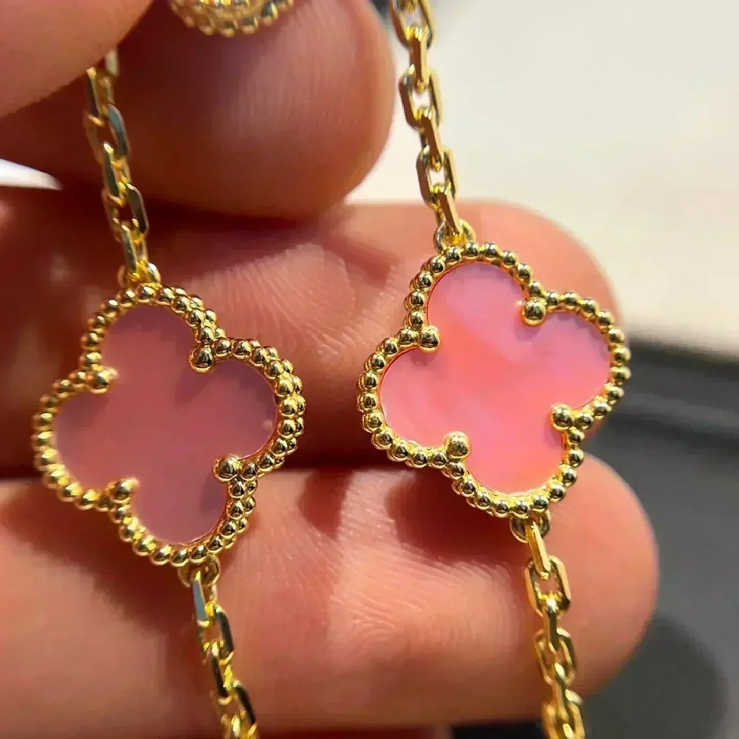 [⭐JeweliWhal] مجموعة سوار CLOVER 5 MOTIFS من عرق اللؤلؤ الوردي