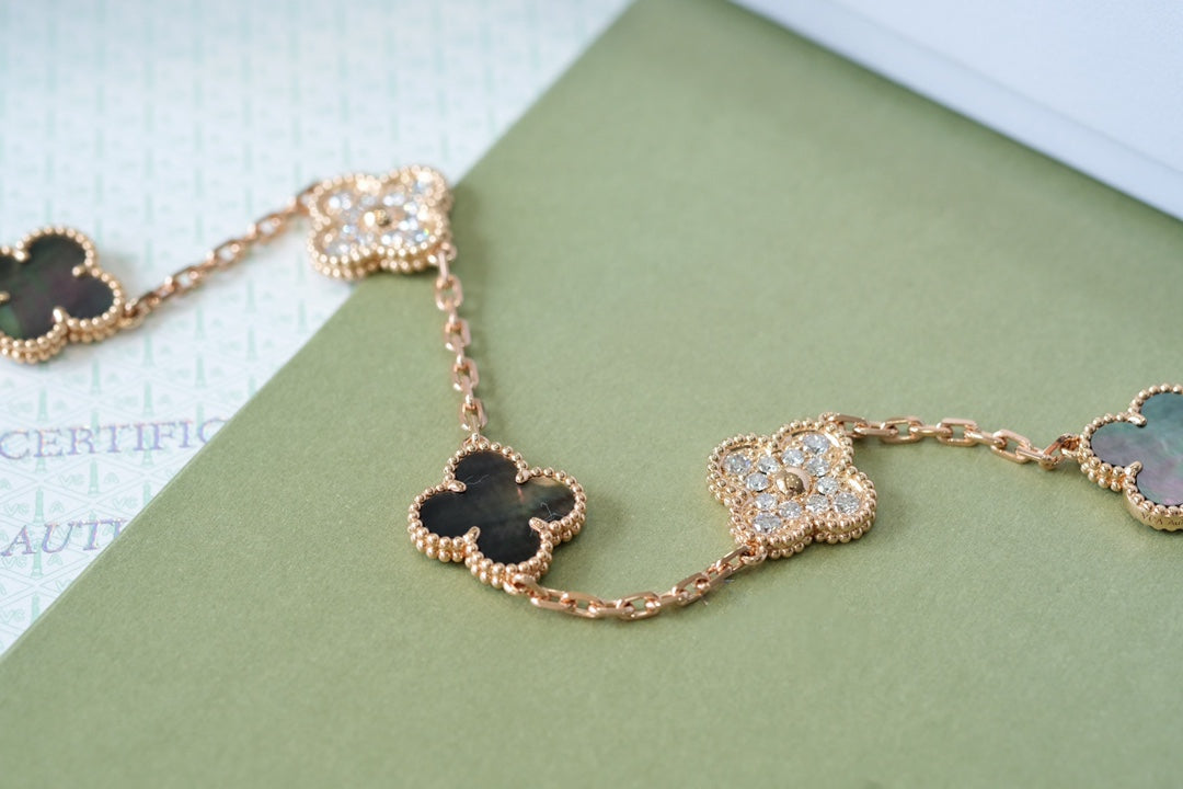 [⭐JeweliWhal] COLLECTION BRACELETS TRÈFLE 5 MOTIFS EN NACRE GRISE